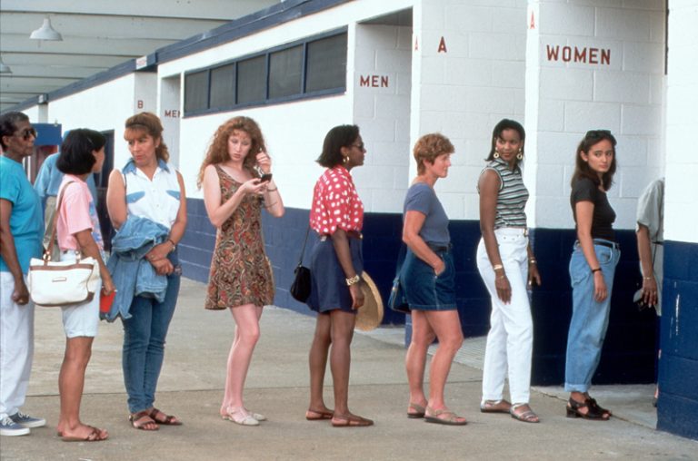 A explicação científica para as filas nos banheiros femininos