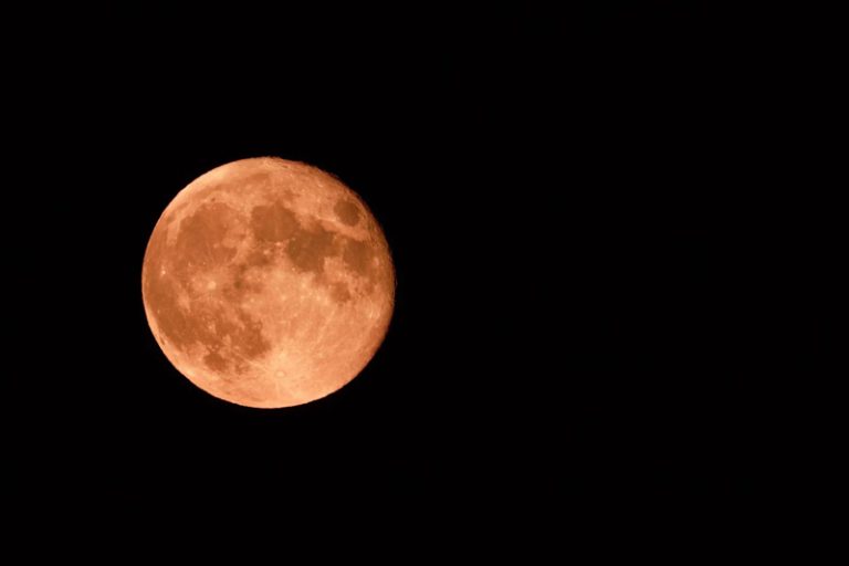 Lua do Morango em junho